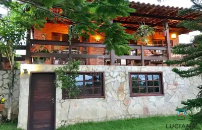 Casa em condomínio próximo ao centro - 4 quartos + quarto externo