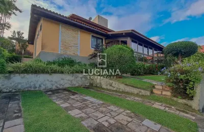 Ótima casa de esquina - 4 quartos - em condomínio perto do centro da cidade