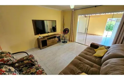Casa à venda no colinas do peró – cabo frio/rj 3 quartos / piscina | r$ 390mil