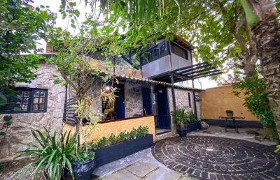 Pequeno condomínio familiar a venda: casas independentes na orla de unamar/cabo frio - 700m2, apenas r$ 600 mil