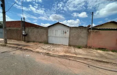 Casa bairro canelas em várzea grande na rua bico de arara
