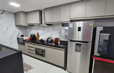 Casa 2/4 ampliada no condomínio rubi excelente localização.