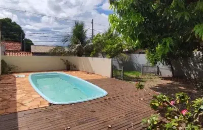 Vendo casa 3/4 sendo 2 suítes com piscina bairro canelas em várzea grande