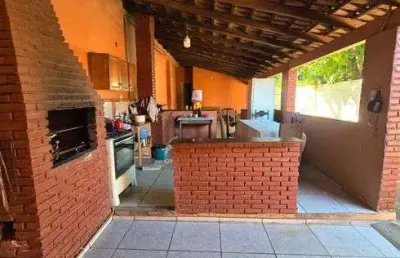 Vendo casa 2/4 jardim dos estados em várzea grande - mt