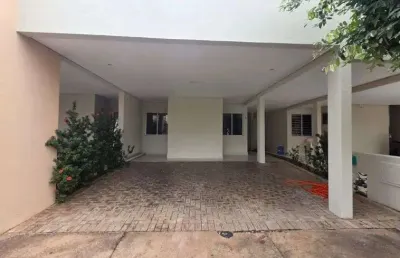 Linda casa 3/4 condomínio esmeralda ampliada e com placa solar excelente localização