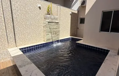 Linda casa com piscina condomínio esmeralda em várzea grande.