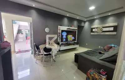 Casa com 2 dormitórios sendo 1 suíte aceita ( permuta) à venda, 150m² de terreno e 258 m² de área c