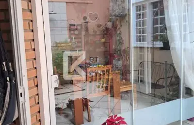 Casa à venda,  3 dormitórios com planejados, ar condicionado, cozinha planejadacondomínio flamboyan