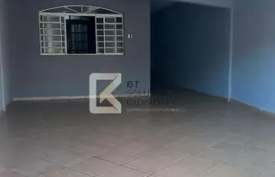 Sobrado à venda, 3 dormitórios com suíte, terraço, bem ventilada, rua tranquila, vila rubens, indai
