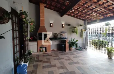 Casa com 2 dormitórios sendo 1 suíte à venda, 125 m² de terreno e 82 de área construída por r$ 529.