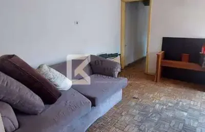 Casa à venda, 4 dormitórios sendo 1 suíte, quintal gramado, excelente ponto comercial, bairro cidad