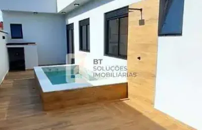 Sobrado com piscina e 3 dormitórios sendo 1 máster com closet à venda, 177 m² de área construída po