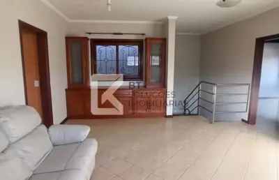 Sobrado com 5 dormitórios sendo 2 no térreo, quintal gramado na frente da casa á venda,r$ 1.350.000
