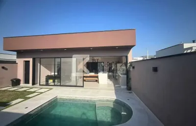 Casa à venda, 3 dormitórios sendo 2 com planejados, 1 suíte, piscina, churrasqueira, condomínio evi
