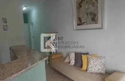 Sala para locação no piso superior, excelente localização, acortinada, ponto comercial, bairro cida