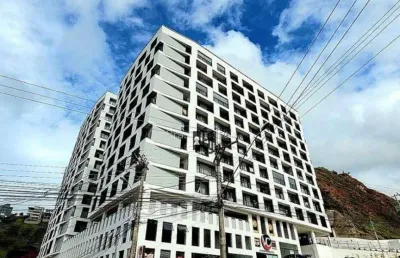 Excelente apartamento reformado na garganta do dilermando !!