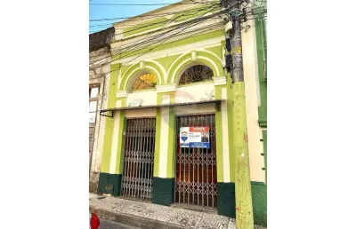 Venda de casa de 272m² com 3 quartos, ponto comercial, próximo à praça da república.