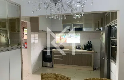 Casa com 3 quartos à venda na Rua 617, Meia Praia, Itapema