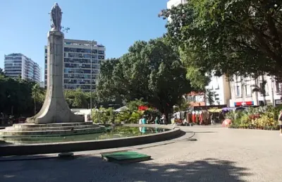 Oportunidade p/  investidores / moradia  junto metrô  e praia !!!