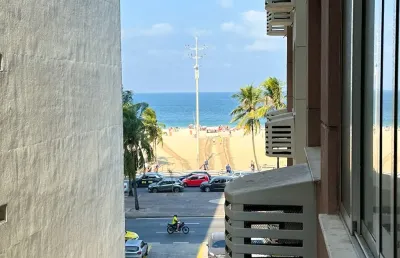 Lindo apartamento na av. atlantica modernizado mobiliado / decorado !!!