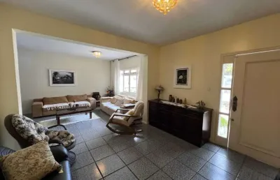 Casa com 4 suites no coração do estreito, com vista mar.