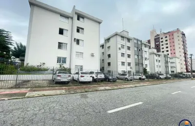 Locação de apartamento bem localizado em florianópolis, bairro estreito de 2 quartos