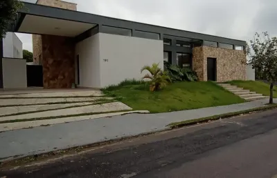 Casa com 4 quartos para alugar no Bairro do Grama, Caçapava 