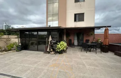 Apartamento mobiliado com amplo terraço e piscina privativa