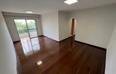 Apartamento impecável, já reformado e em localização privilegiada.
