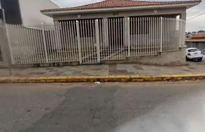 Casa para alugar na Joao Paulino Damasceno, Jardim Tropical, Alfenas