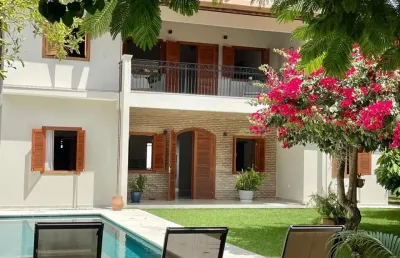 Casa de alto padrão à venda – 4 suítes | mobiliada | área gourmet | piscina | jardim