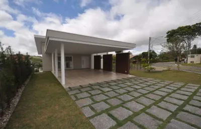 Casa com 5 quartos para alugar na Rua Tarumãs, Condomínio Residencial Santa Helena, Bragança Paulista