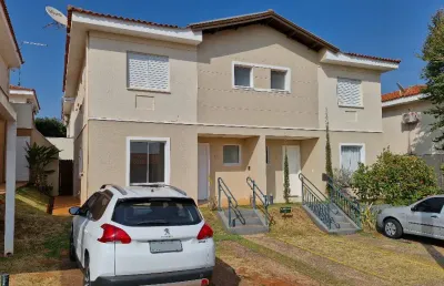 Casa em condomínio com 4 dormitórios sendo 2 suítes