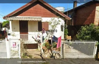 Duas casas no mesmo terreno, possibilidade de morar em um imóvel e alugar o outro. bairro industrial - farroupilha