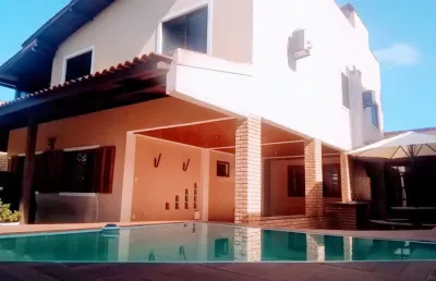 Casa mobiliada com 4 dormitórios, sala de jogos, piscina e muito conforto a venda no santinho