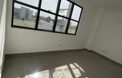 Aluga-se sala comercial n°13 no pancier business - região central de foz