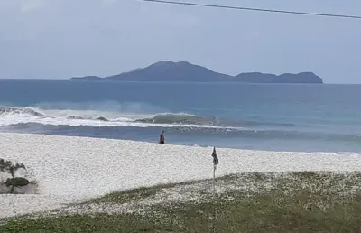 Beira mar, no paraíso em cabo frio, praia do foguete, excelente opção casa 3/4