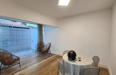 Excelente gardem, apartamento térreo, 83m², nascente, 2/4, suíte c/ closet, localização previlegiada