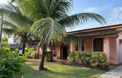 Excelente opção casa térrea em stella maris, condomínio beira mar, 4/4, varandas, c/anexo.