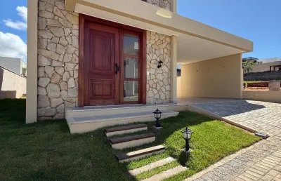 Viva com qualidade no monte carlo – casa térrea com 3 suítes e área gourmet!