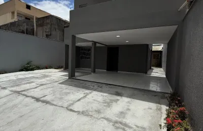 Casa com 4 quartos, suíte e área gourmet próximo ao nordestão da maria lacerda – r$ 490 mil