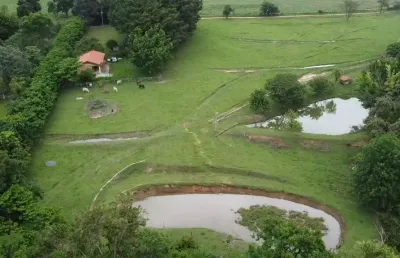 Sitio muito bem localizado, boa topografia, rico em agua