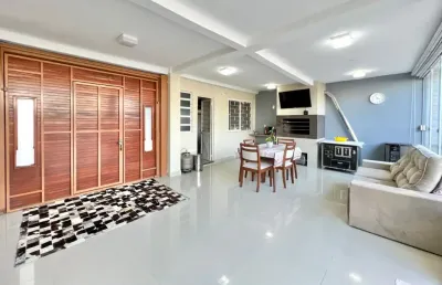 Casa com pátio á venda toda reformada no bairro harmonia em canoas!