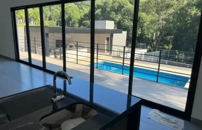 Casa exuberante e funcional em condominio á 15 minutos de atibaia  com estrutura completa