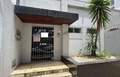 Imóvel em av principal, com 174 m² de área construida.