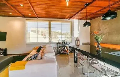 Cobertura semi-mobiliada,128 m2 privativos de 2 dorm (1 suíte), vaga escriturada e churrasqueira.