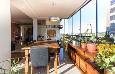 Ensolarado, ventilado e com uma linda vista em todos os ambientes.