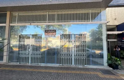 Loja comercial de com 3 acessos – alto padrão no centro empresarial