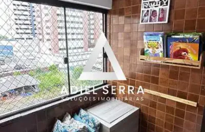 Armação - 80m² - andar intermediário - vista livre - ventilado - 3 quartos sendo 1 suíte - varanda - dependência completa - armários - 1 vaga