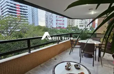 Itaigara - 235m² - andar alto - 4 suítes - master c/ closet - varanda - home office - louçaria - 2 rouparias - dependência c/ 2  quartos - 3 vagas